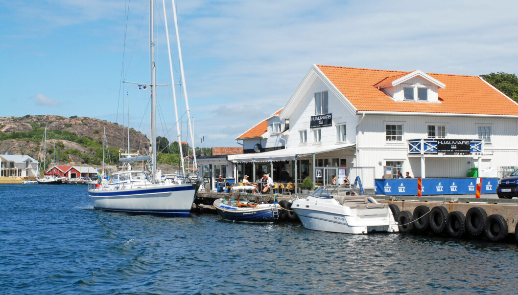BESKYTTET: Hamburgsund er et langt sund som ligger godt beskyttet mellom fastlandet og Hamburgö. Her er det bra fasiliteter og flere hyggelige restauranter