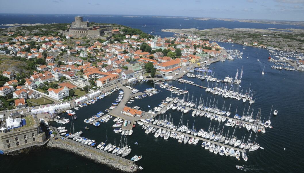 MEKTIG: Den store gjestehavna på Marstrand ligger mellom Södra Strandverket og ferjeleiet.