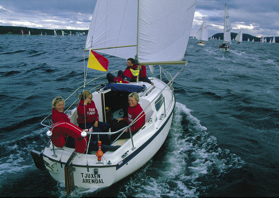 FOLKET: Tjuxen var en knøttliten jentebåt som kom helt fra Arendal i 2000.