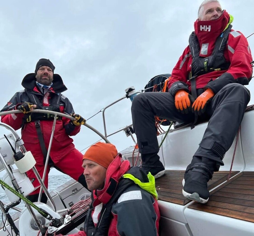 PÅ SKRÅ: Det ble en lang etappe på babord halser i motvind på vei til Shetland. PÅ SKRÅ: Det ble en lang etappe på babord halser i motvind på vei til Shetland.