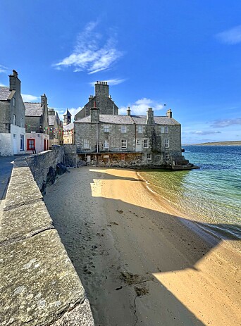 STRAND: Lokal idyll ved Lerwick på Shetland. STRAND: Lokal idyll ved Lerwick på Shetland.