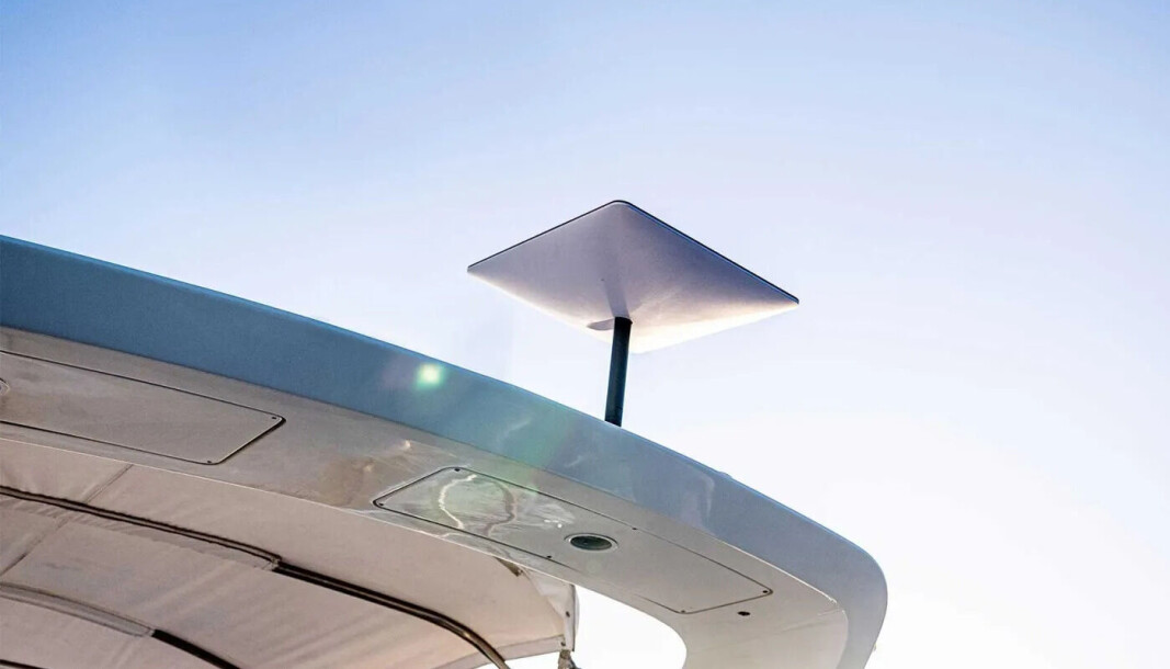 ANTENNE: Starlink montert på en motorbåt. ANTENNE: Starlink montert på en motorbåt.