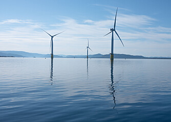 De første vindturbinene er installert offshore