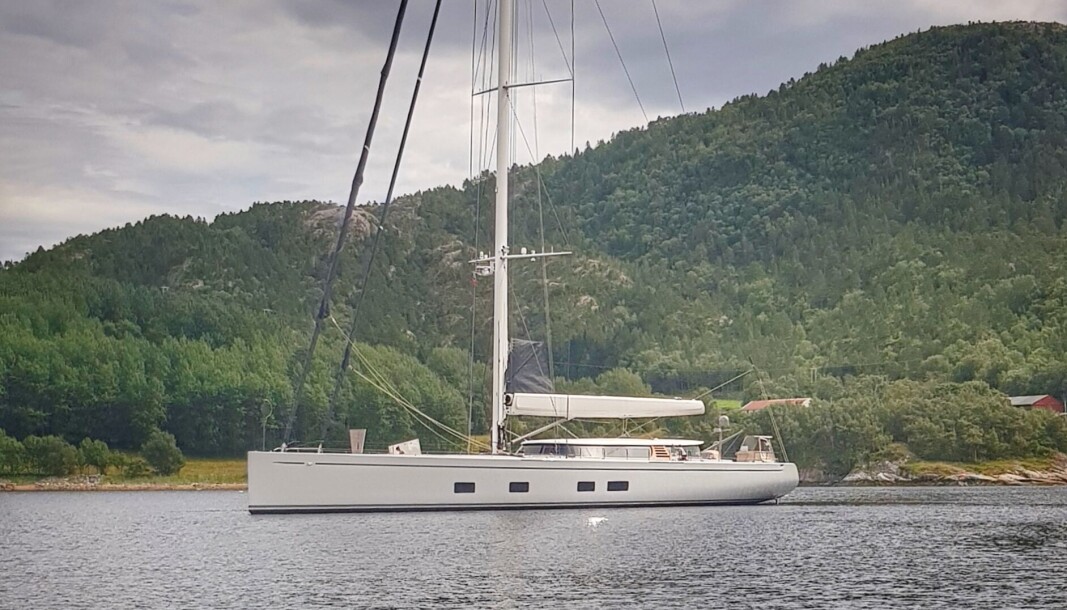 NORSKEKYSTEN: Janice Selboe møtte på seilbåten Canova utenfor Vingvågen. Hun hadde en hyggelig prat med familien som seiler med båten. NORSKEKYSTEN: Janice Selboe møtte på seilbåten Canova utenfor Vingvågen. Hun hadde en hyggelig prat med familien som seiler med båten.