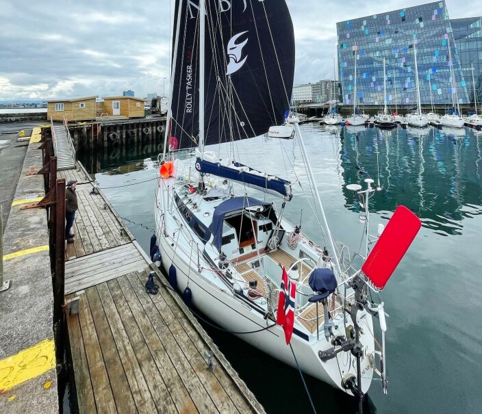 GENNAKER: Nytt seil er blitt sendt til Island. GENNAKER: Nytt seil er blitt sendt til Island.