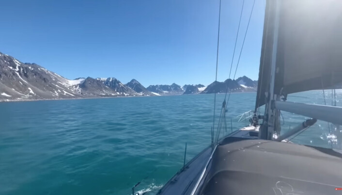 SVALBARD: Sam Holmes fikk ikke ankeret til å sitte skikkelig. SVALBARD: Sam Holmes fikk ikke ankeret til å sitte skikkelig.