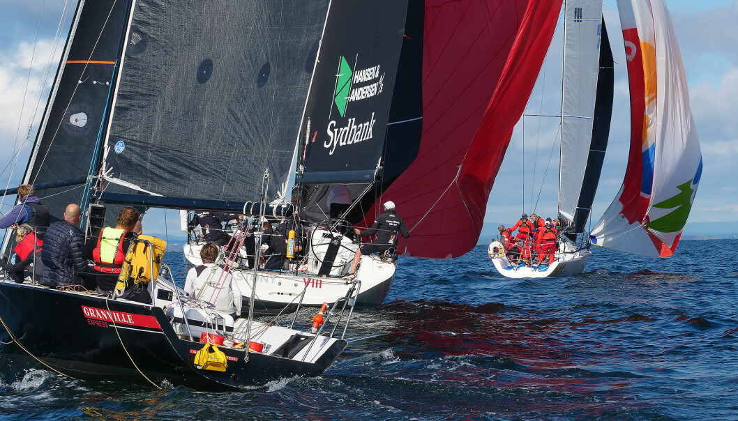 FØRST: Melges 32 «Hotshot» var først i mål, men har også et meget høyt måletall. FØRST: Melges 32 «Hotshot» var først i mål, men har også et meget høyt måletall.