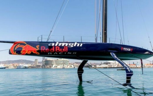 Alinghi Red Bull i gang med AC trening i Barcelona