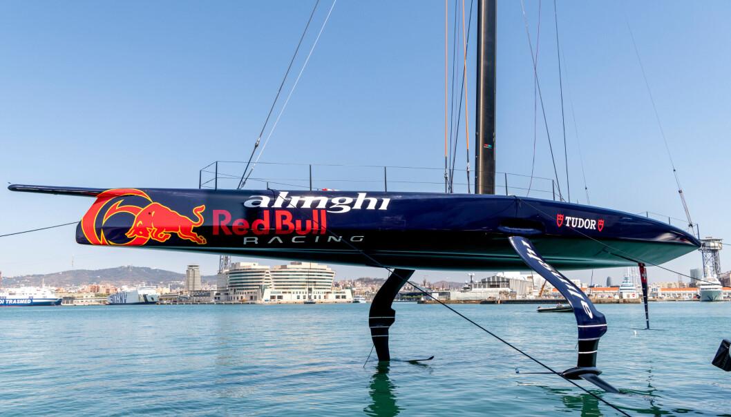 NAVNEBYTTE: «Alinghi Red Bull» er Emirates Team NZ første treningbåt før AC 36 som de vant NAVNEBYTTE: «Alinghi Red Bull» er Emirates Team NZ første treningbåt før AC 36 som de vant