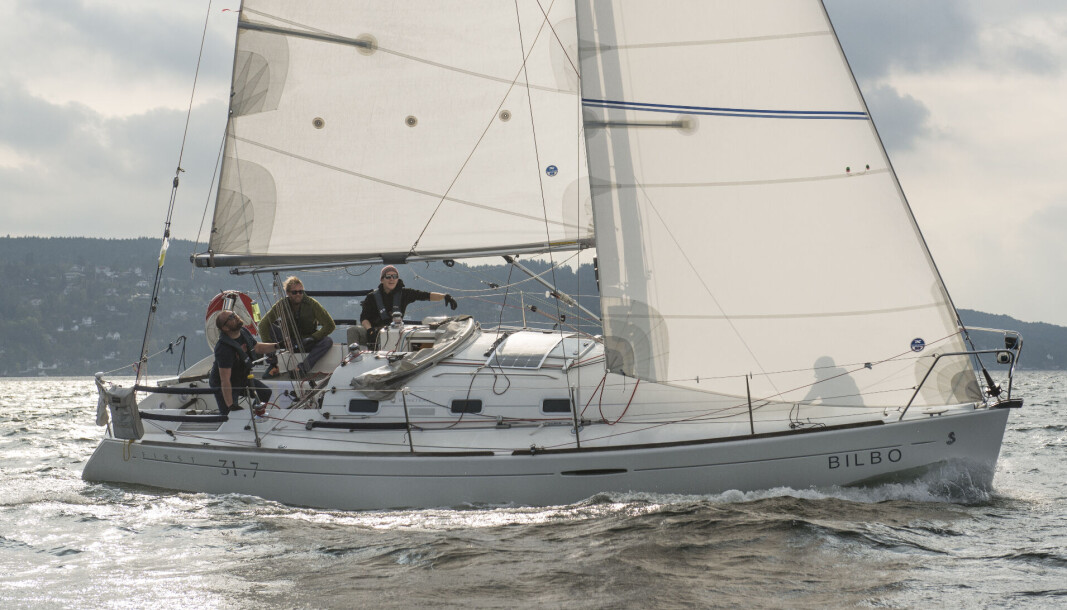 VELLYKKET: First 31.7 er en vellykket kombinasjon av sporty seilegeskaper, komfort og pris. VELLYKKET: First 31.7 er en vellykket kombinasjon av sporty seilegeskaper, komfort og pris.