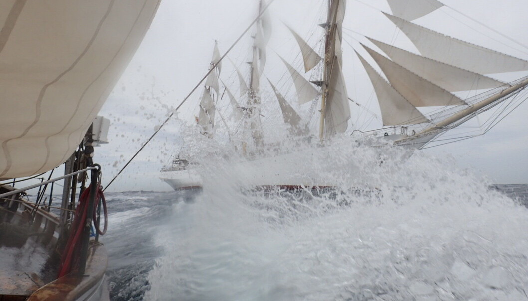 TETT: Skip av svært ulike størrelser seiler tett på hverandre under Tall Ships Race. TETT: Skip av svært ulike størrelser seiler tett på hverandre under Tall Ships Race.