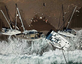 Uvær knuste båter på Korsika