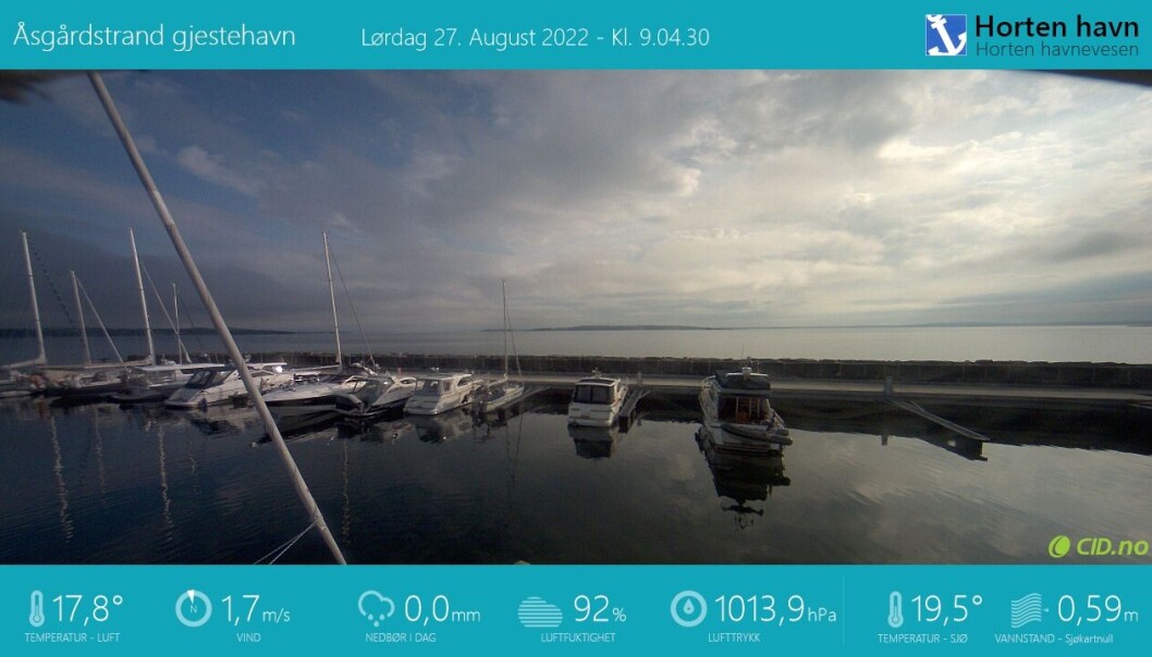 ÅSGÅRDSTRAND: 1,7 m/s lengre sør, men speilblankt hav. ÅSGÅRDSTRAND: 1,7 m/s lengre sør, men speilblankt hav.