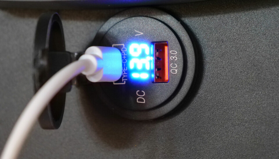 USB C: Nye uttak ble montert, merket USB PD. Disse skal tilpasse strøm og spenning etter utstyret. USB C: Nye uttak ble montert, merket USB PD. Disse skal tilpasse strøm og spenning etter utstyret.