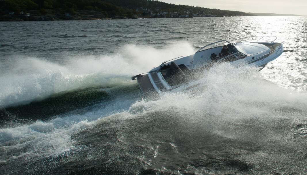SKREMMENDE: Mange seilere har opplevd skremmende episoder med motorbåter i høye hastigheter.
