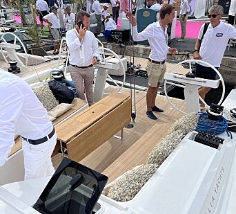 COCKPIT: Den nye 44-foteren har en tradisjonell cockpitløsning. COCKPIT: Den nye 44-foteren har en tradisjonell cockpitløsning.