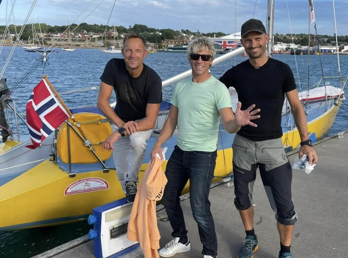 HALV MOON: Martin Kamperhaug, Daniel Holm, og Per Christian Kjølberg klar for avreise fra England. HALV MOON: Martin Kamperhaug, Daniel Holm, og Per Christian Kjølberg klar for avreise fra England.