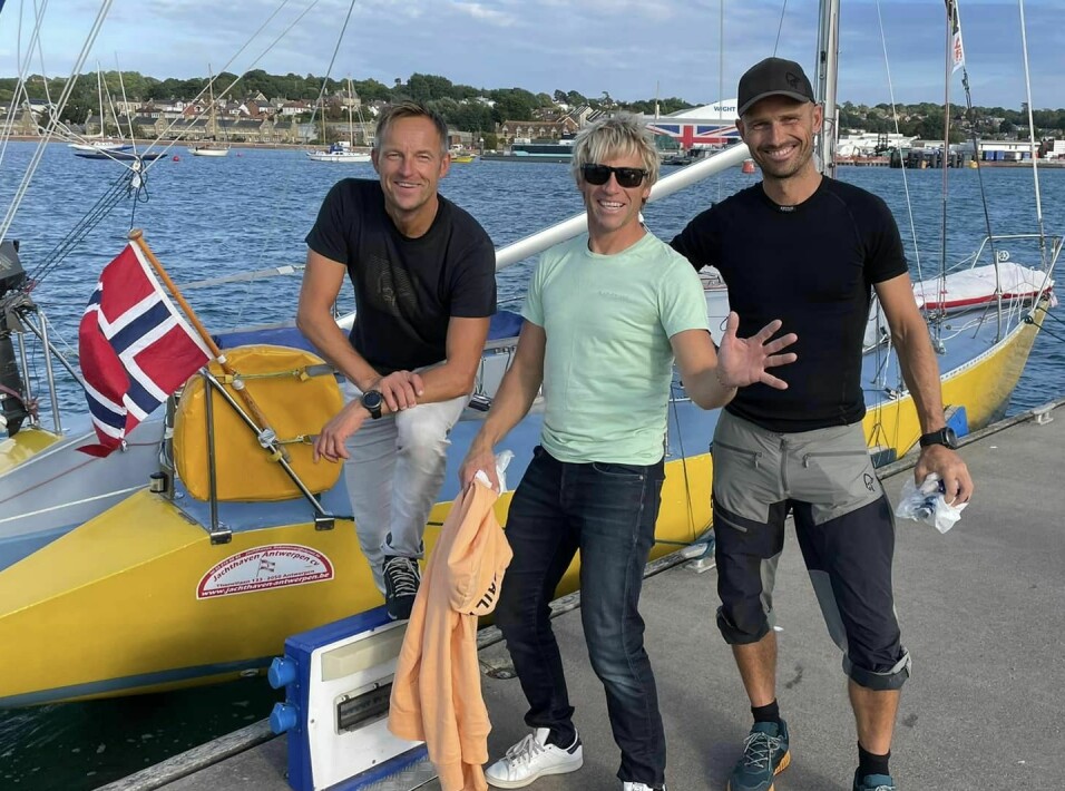 HALV MOON: Martin Kamperhaug, Daniel Holm, og Per Christian Kjølberg klar for avreise fra England.