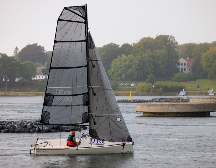 LITEN: First 18 klarte seg godt i årets regatta. LITEN: First 18 klarte seg godt i årets regatta.