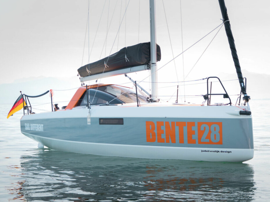 MODERNE: Bente 28 er ikke større enn Maxi 84, men har cockpit som en 36 foter og innredning som en 31 foter. 28-foteren er helt unik i markedet, og perfekt for en som vil betale for å ha en moderne båt i kompakt størrelse.