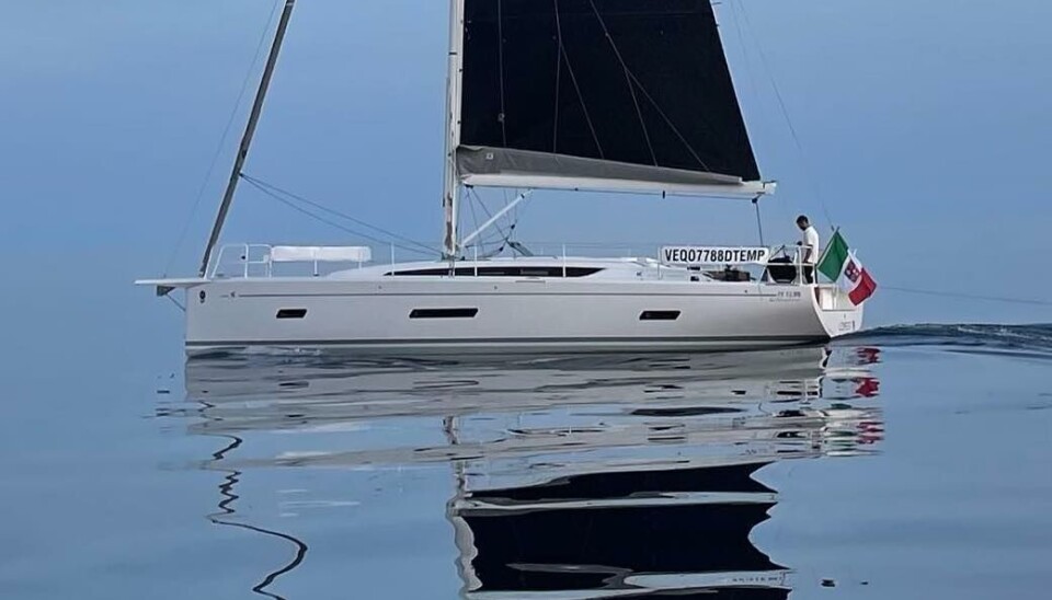 MER ITALIENSK: Italia Yacht lanserer sin andre 44-foter. Nye 12.98 har en skroglengde på 13,16 meter. Cossutti står bak linjene, og har tegnet en båt med samme skrogbredde som Bavaria C38. Et langt, smalt skrog med diger rigg vil gjøre nyheten rask og tøff. Med norsk representant er Italia Yacht nå også mer aktuell i Norge. MER ITALIENSK: Italia Yacht lanserer sin andre 44-foter. Nye 12.98 har en skroglengde på 13,16 meter. Cossutti står bak linjene, og har tegnet en båt med samme skrogbredde som Bavaria C38. Et langt, smalt skrog med diger rigg vil gjøre nyheten rask og tøff. Med norsk representant er Italia Yacht nå også mer aktuell i Norge.