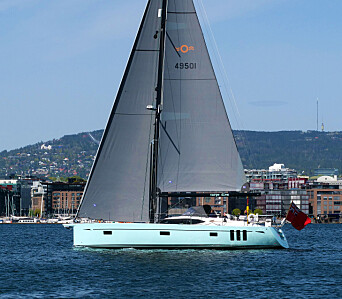 LUKSUS: Oyster 495 er ute på lanseringsturné. Den startet i Oslo, hvor vi fikk prøveseile og lot oss imponere. 50-foteren er verftets minste modell, en superyacht i kompakt størrelse. LUKSUS: Oyster 495 er ute på lanseringsturné. Den startet i Oslo, hvor vi fikk prøveseile og lot oss imponere. 50-foteren er verftets minste modell, en superyacht i kompakt størrelse.