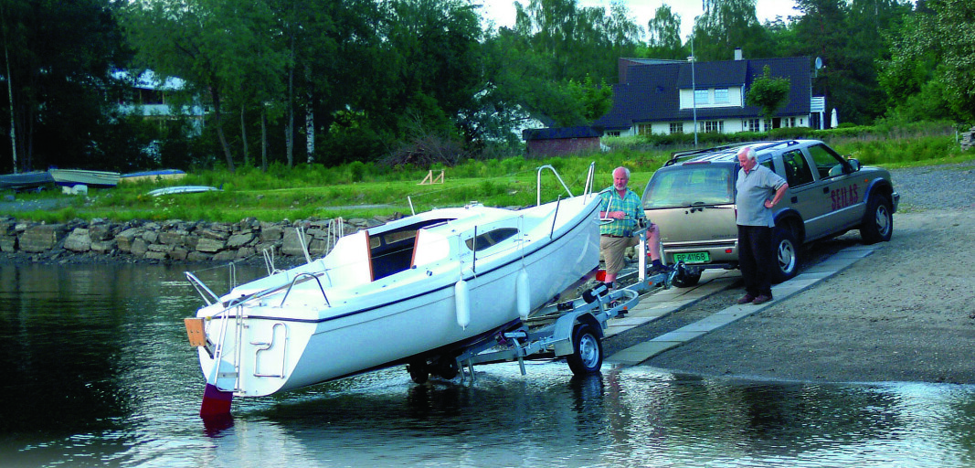 Seilbåt på henger Seilbåt på henger
