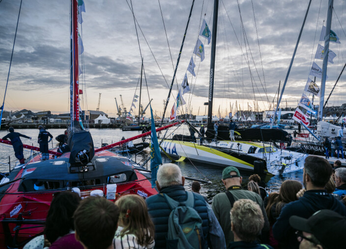SAMLET: Hele 37 IMOCA båter er samlet i St Malo.