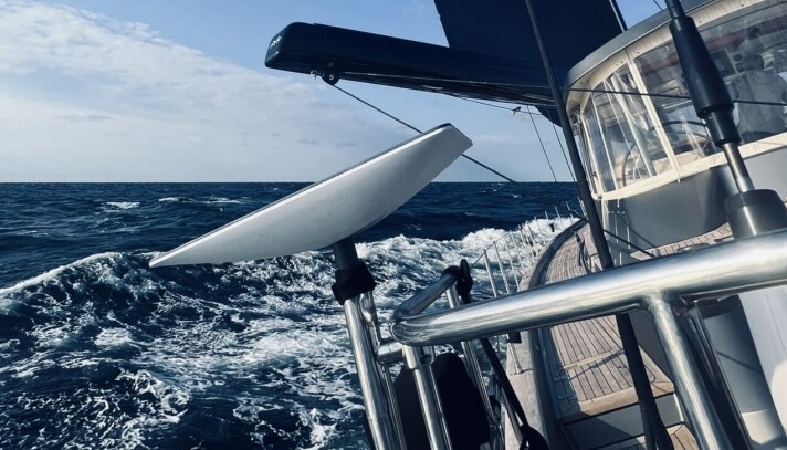 Starlink-antenne brukt på seiltur fra Annapolis til Fort Lauerdale. Fungerte hele veien, maks distanse fra land 130nm Starlink-antenne brukt på seiltur fra Annapolis til Fort Lauerdale. Fungerte hele veien, maks distanse fra land 130nm