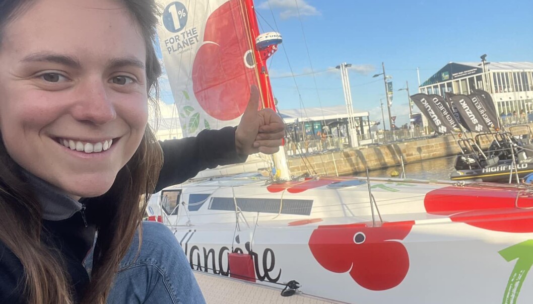 MASTEBREKK: Amélie Grassi hang godt med teten i Class 40 intill hun mistet masten. MASTEBREKK: Amélie Grassi hang godt med teten i Class 40 intill hun mistet masten.