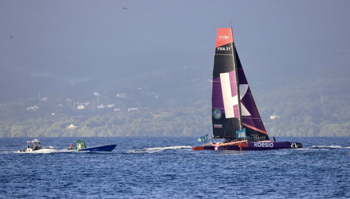 REKORD: Også Erwan Le Roux satte rekord, denne i Ocean Fifty-klassen. REKORD: Også Erwan Le Roux satte rekord, denne i Ocean Fifty-klassen.