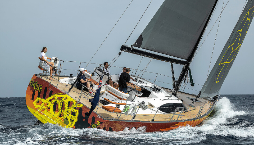 LUKSUS: Oyster 495 er ute på lanseringsturné. Den startet i Oslo, hvor vi fikk prøveseile og lot oss imponere. 50-foteren er verftets minste modell, en superyacht i kompakt størrelse. I Spania seile vi Eddie Jordans Oyster med spesiell dekor. LUKSUS: Oyster 495 er ute på lanseringsturné. Den startet i Oslo, hvor vi fikk prøveseile og lot oss imponere. 50-foteren er verftets minste modell, en superyacht i kompakt størrelse. I Spania seile vi Eddie Jordans Oyster med spesiell dekor.