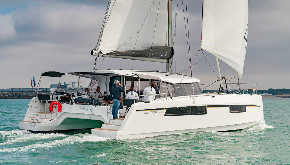 ÅPEN: Nautitech 44 Open fyller rommet mellom 40 og 46, og er også designet av Marc Lombard. Nautitech har to styreposisjoner flyttet bak på hvert skrog. Det gjør det muligheter med lavere bom og lavere tyngdepunkt. ÅPEN: Nautitech 44 Open fyller rommet mellom 40 og 46, og er også designet av Marc Lombard. Nautitech har to styreposisjoner flyttet bak på hvert skrog. Det gjør det muligheter med lavere bom og lavere tyngdepunkt.