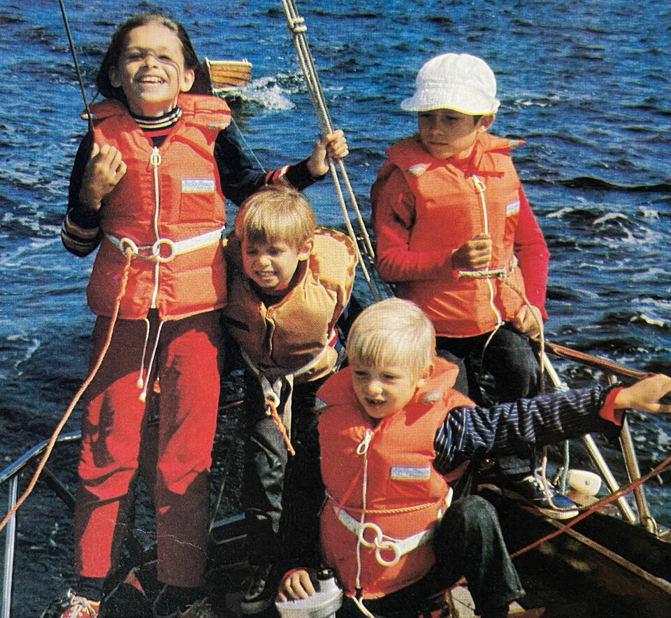 TUR: Merete, Axel, Ole Henrik og Håkon på akterdekket av «Skawbelle» i starten av 70-tallet.