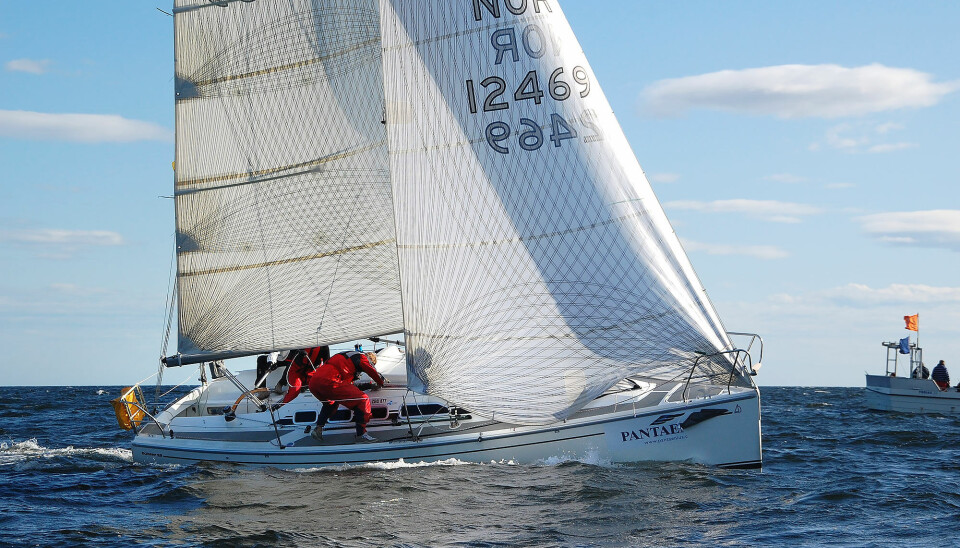 Dehler 29 er utvilsomt en spen- nende båt og langt stivere enn man forventer. Den er tysk og gjennomarbeidet i alle detaljer med høy finish. Innredningen er bekvem, men mangler sjel. Dehler 29 er utvilsomt en spen- nende båt og langt stivere enn man forventer. Den er tysk og gjennomarbeidet i alle detaljer med høy finish. Innredningen er bekvem, men mangler sjel.