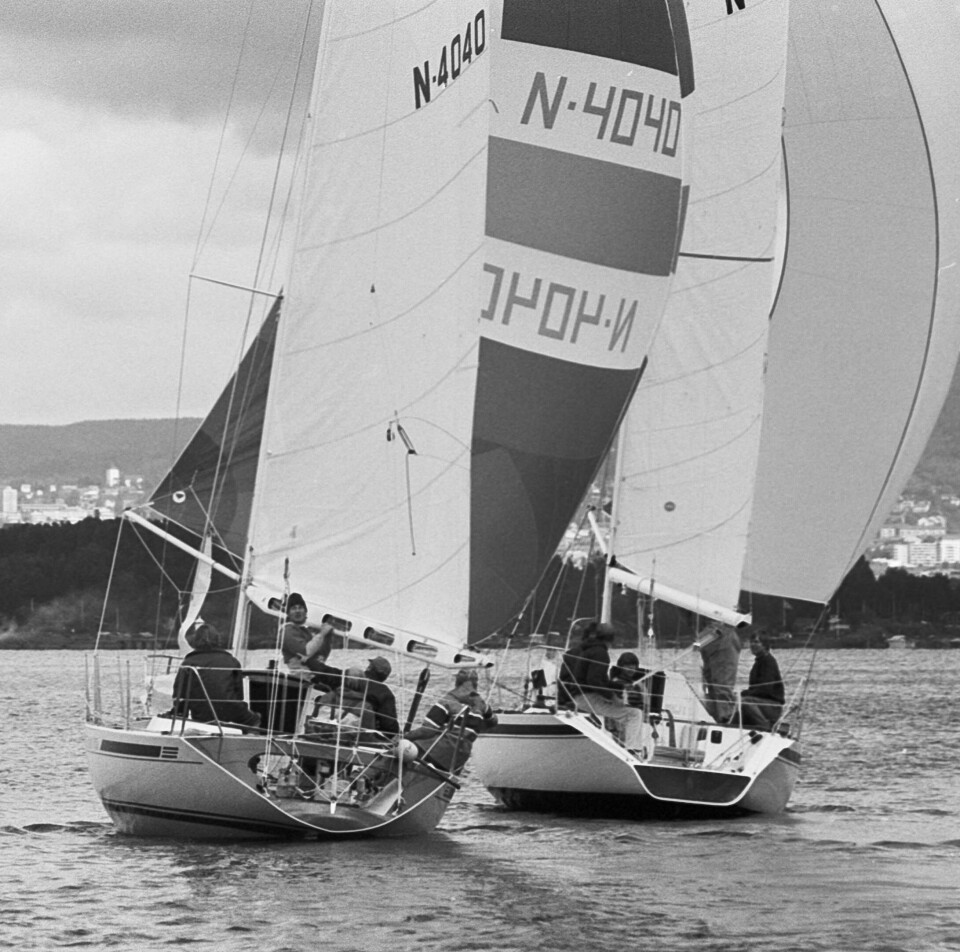 TO SØSTERBÅTER: Et sjeldent bildet av Eivind Ambles to halvtonnere som viser utviklingen fra 1980 til 1982. «Fram VIII» til venstre og «Norwegian Steam» til høyre.