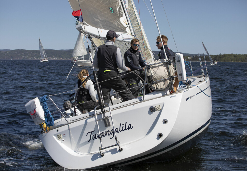 ENESTE IGJEN: Grand Soleil 40R «Turangalila» med skipper Helge Midtgård vant i sin klasse som eneste båt til å fullføre. De gikk langt vest og det lønte seg.