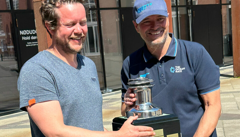 Petter Asskildt og Lars-Fredrik Moe-Helgesen med hovedpremien i Skagen Race