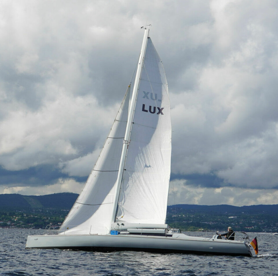 KRYSS: «Lux» på vei ut Oslofjorden søndag 30 juli.
