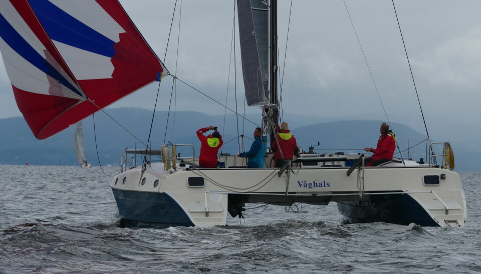 FLERSKROK: Katamaranen «Våghals« ble den raskeste båten rundt Hollenderbåen.