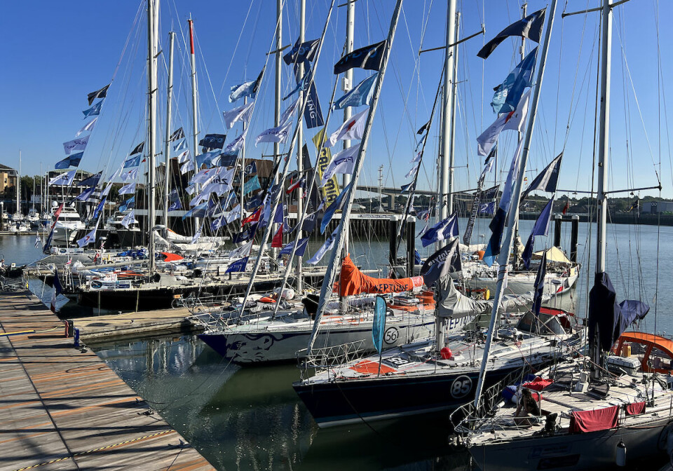 KLARE: 14 båter klare i Portsmouth for å seile regatta rundt jorda.