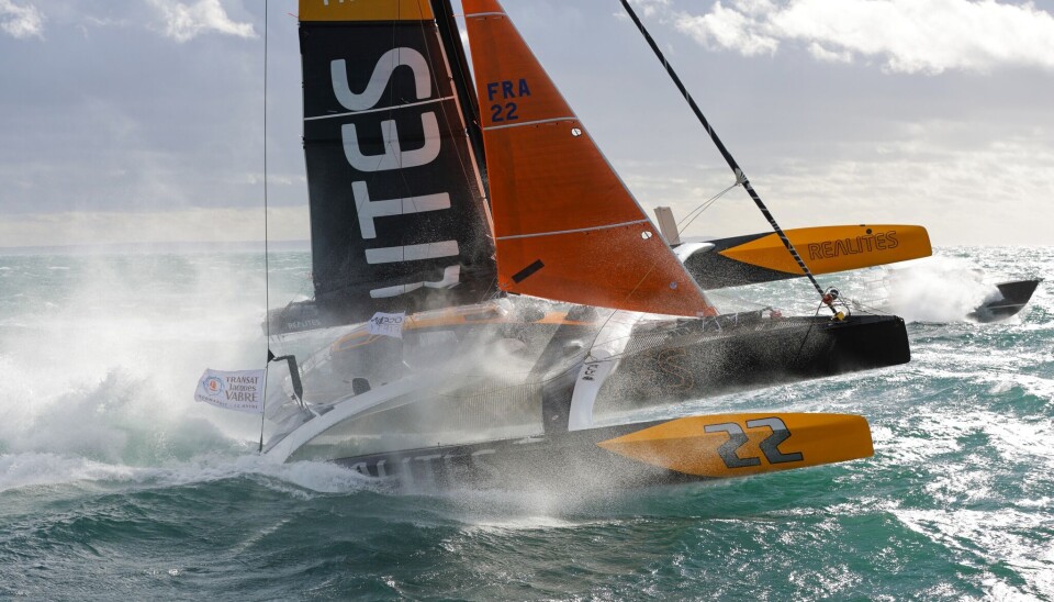 Anche il trimarano Ocean Fifty è una classe in crescita.  A bordo si avverte una velocità di 20 nodi con mare mosso.