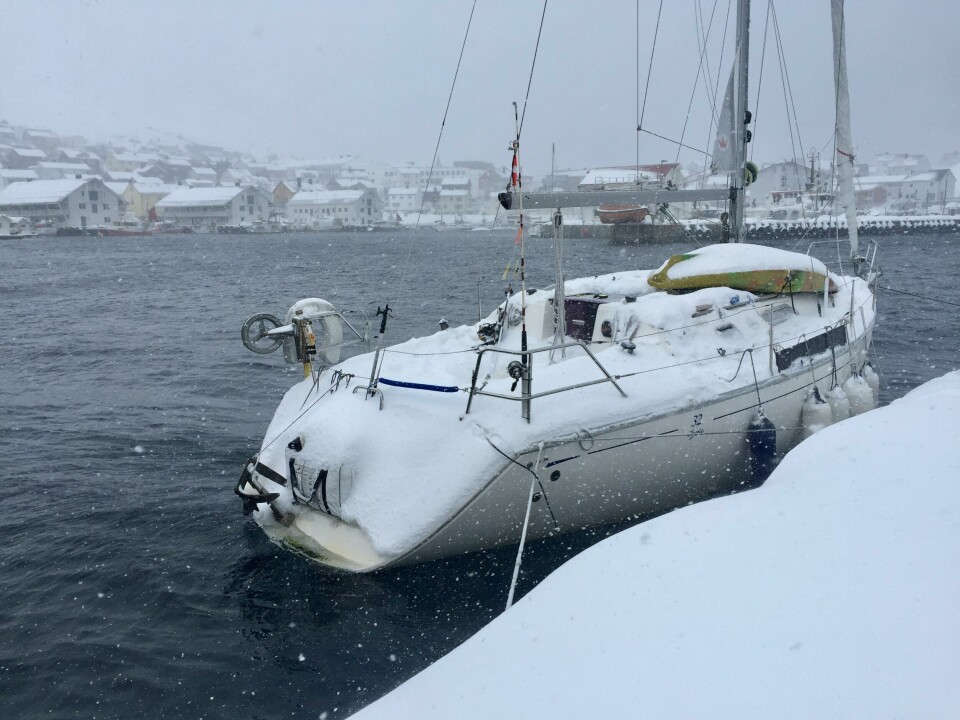 VINTER OG SNØ: Johnny Leo Johansen seilte sin Dufour 32 til Nord-Norge og bodde i båten.