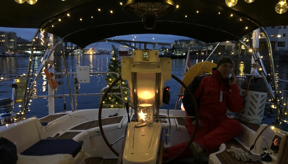 JULETRADISJON: Båtfolket på Marineholmen har en tradisjon med å arrangere lysfest. Alle tenner lysenee samtidig og så serveres gløgg og pepperkaker.