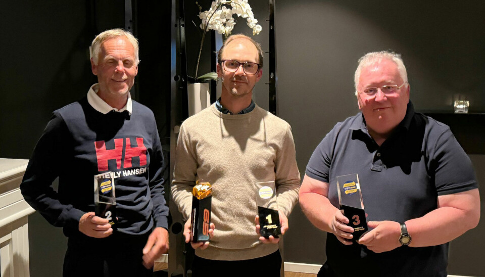 MEDALJEVINNERNE: Fra venstre: Odd Ørnulf Stray, verdensmester Tim Shuwalow fra Sverige og John Tushingham fra England.