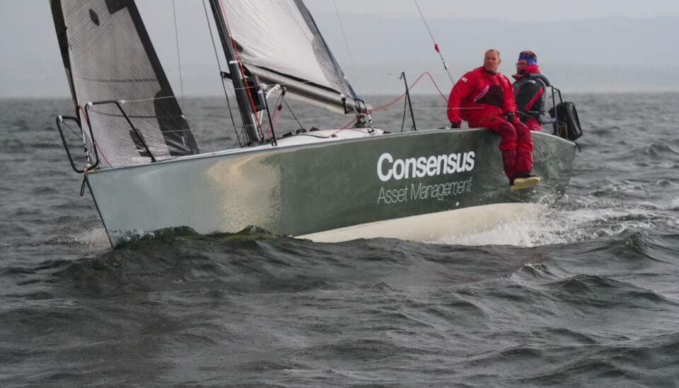 PROFF: Den svenske vinnerbåten har en proff Volvo Ocean Race seiler med som mannskap.
