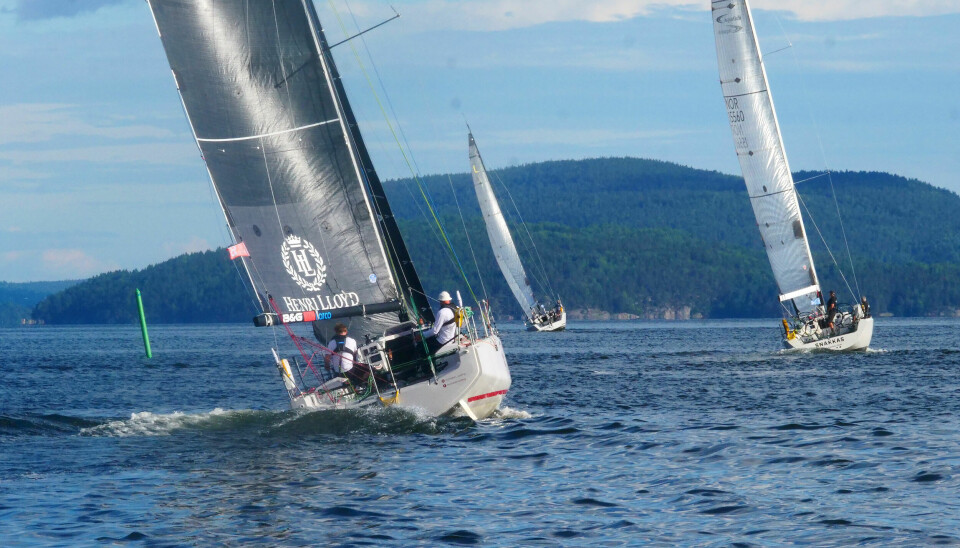 RASKE: «Hyrrokkin» rundet som båt nummer tre ved Slemmestad, bak «Game» og «Snakkas», tross for at de startet 10 minutter etter.