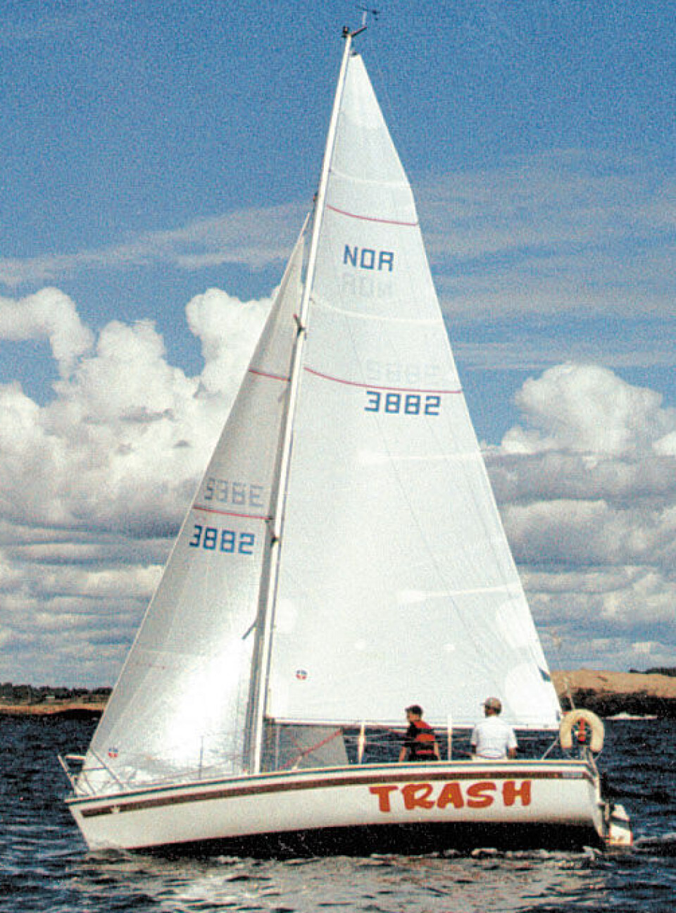 JOLLE: Lav vekt, mye seil, og et bredt flatt skrog. Det er oppskriften.