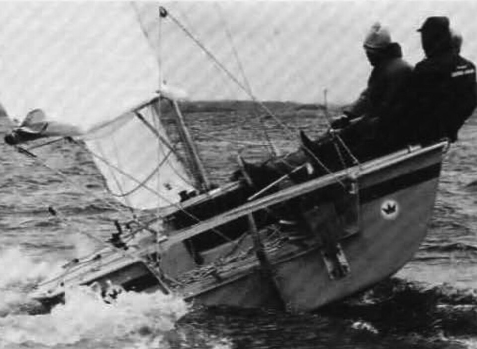 FLAT: Båten må seiles flatt, og det er krevende.