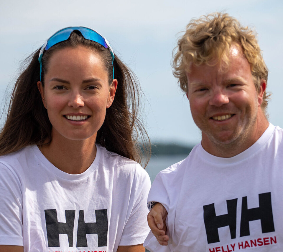 Tiril Bue og Bjørnar Erikstqd kommenterer seiling på TV